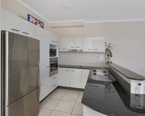 queensland-kings-beach-2-bedroom-garden-view (3)