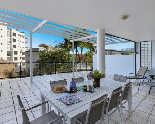 queensland-kings-beach-2-bedroom-garden-view (6)