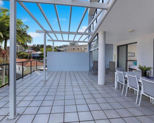 queensland-kings-beach-2-bedroom-garden-view (7)