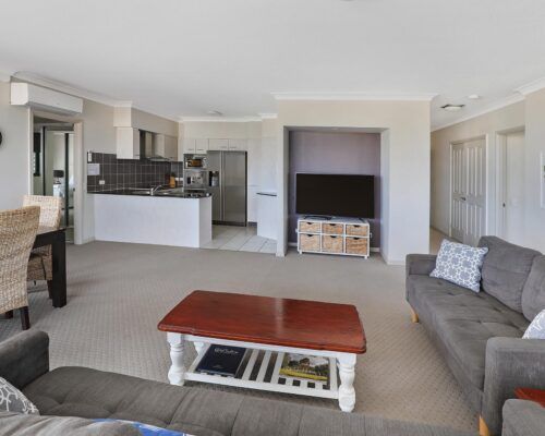 queensland-kings-beach-3-bedroom-suite (2)