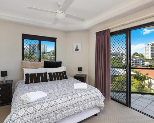 queensland-kings-beach-3-bedroom-suite (8)